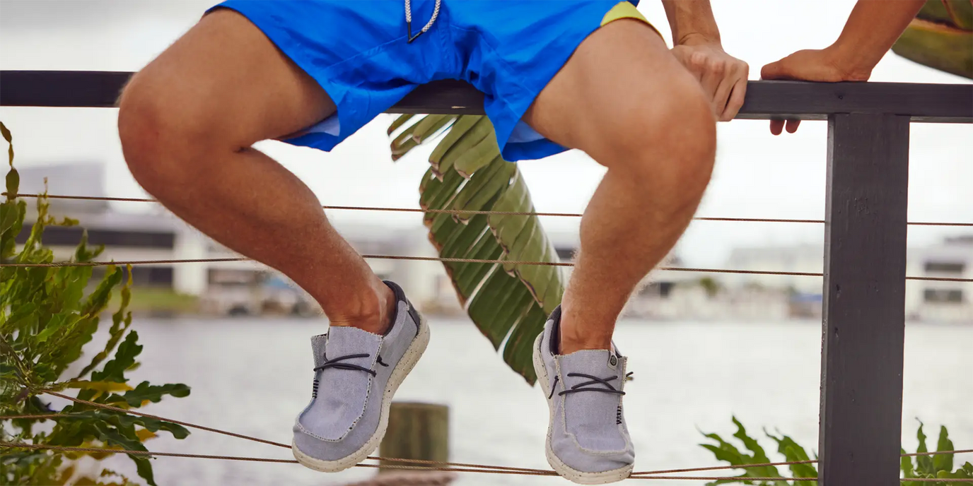 Hoe houd je je voeten fris en comfortabel in de zomerhitte? Hoe houd je je voeten fris en comfortabel in de zomerhitte?